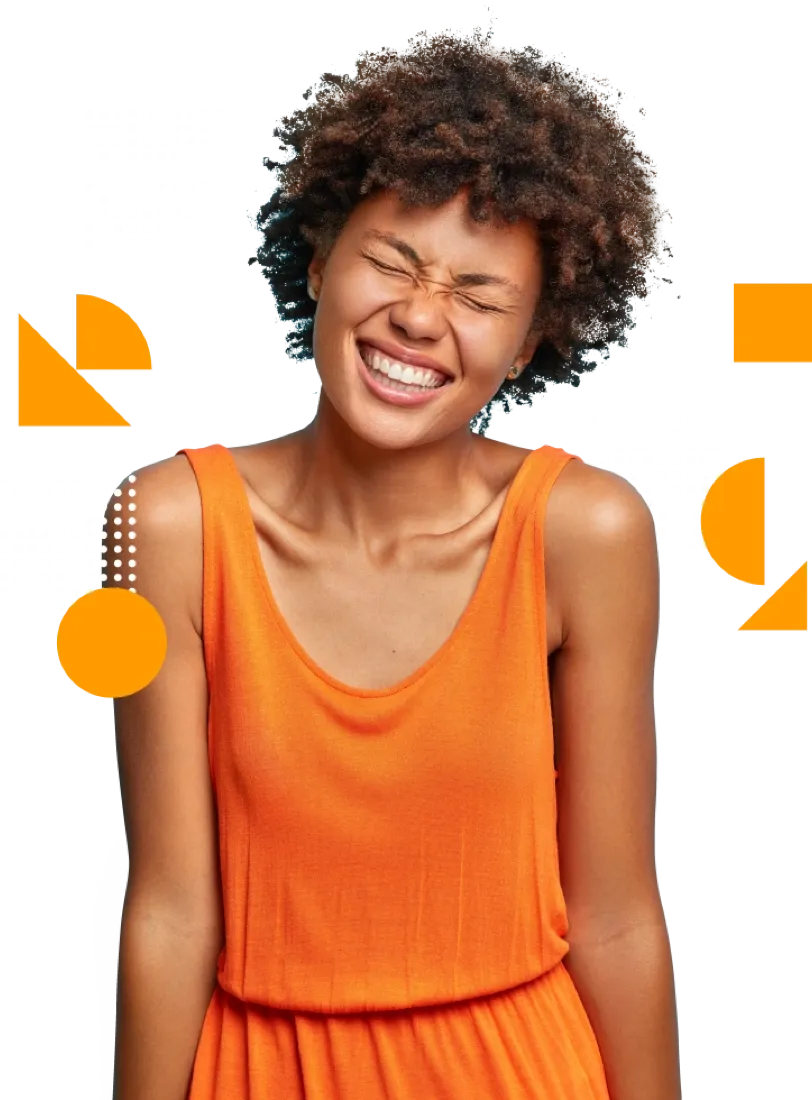 Mulher sorrindo, representando clientes satisfeitos com a Tech Blues